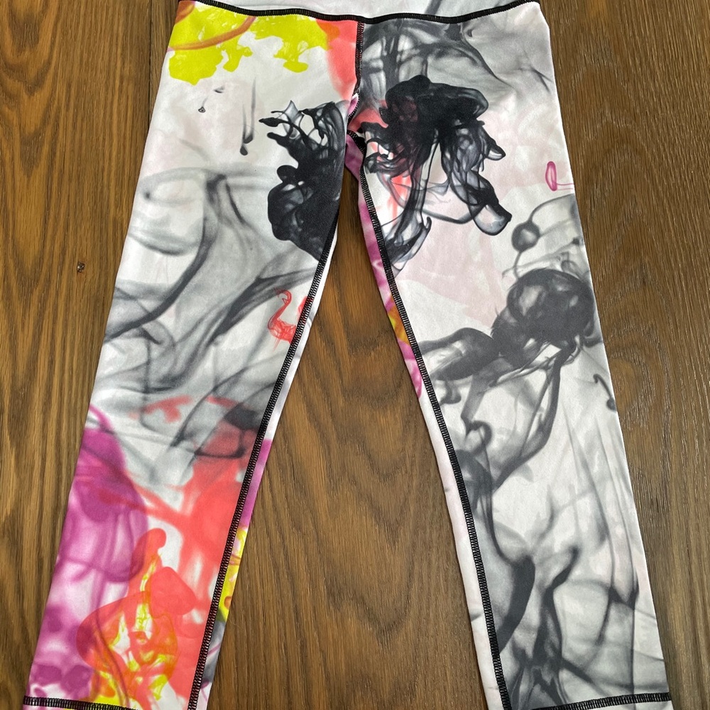 🔥RARE LULULEMON UNICORN TEARS CROP 🔥
